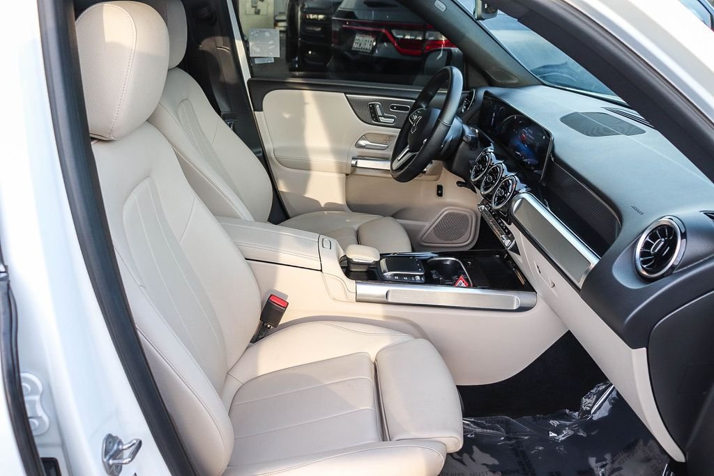 Used 2021 Polar White Mercedes-Benz GLB 250 image 20