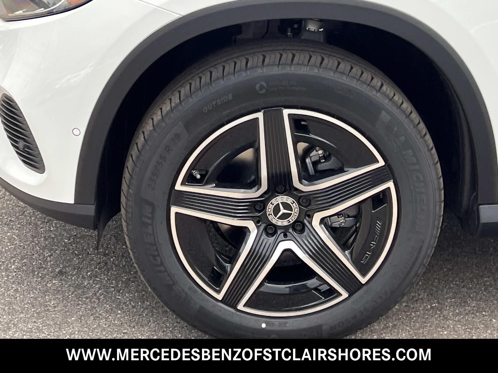 New 2026 Polar White Mercedes-Benz GLC 300 image 11