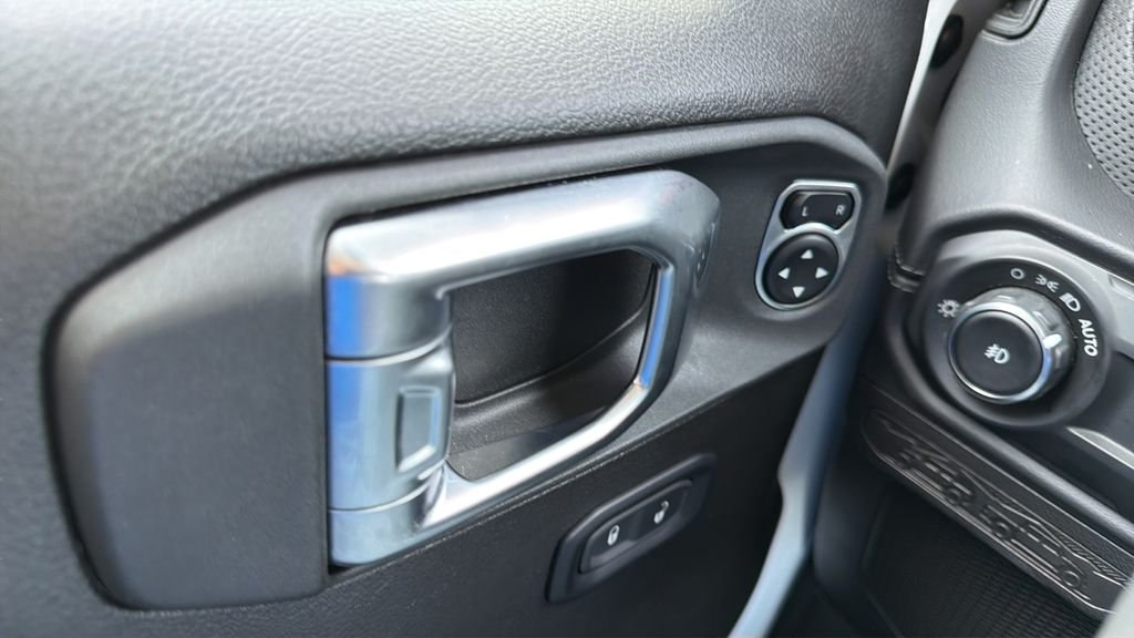 Used 2025 White Jeep Rubicon image 20