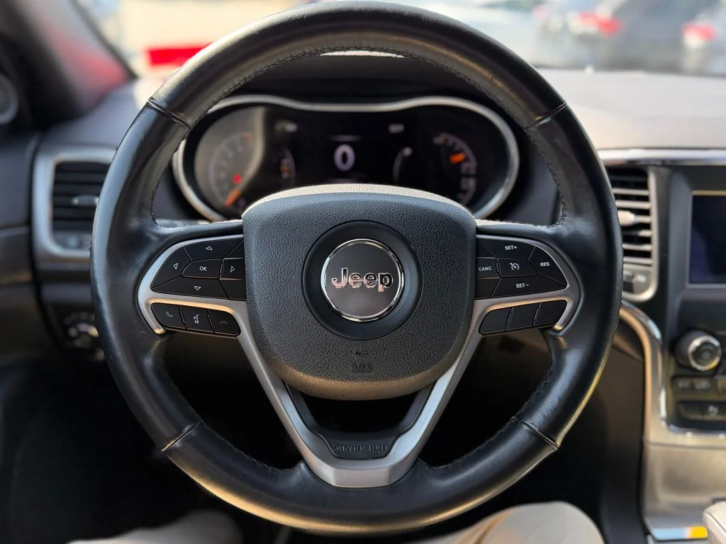 Used 2018 Silver Jeep Laredo E image 7