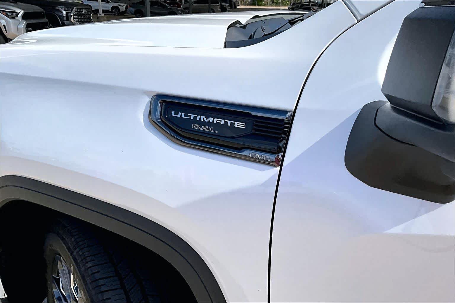 Used 2023 White Frost Tricoat GMC Denali Ultimate image 34