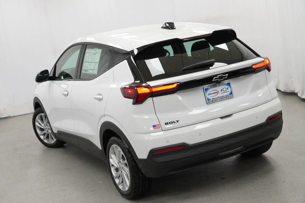 New 2027 Summit White Chevrolet LT image 36