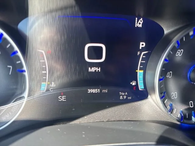 Used 2025 White Chrysler Limited image 19