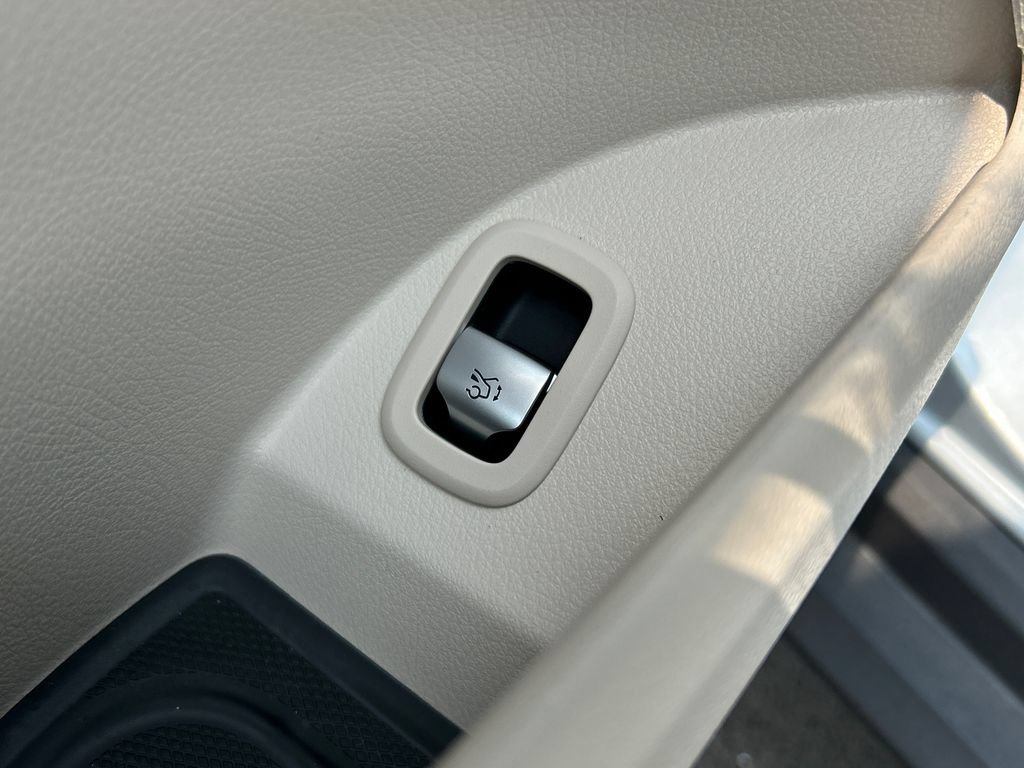 New 2026 Cirrus Silver Metallic Mercedes-Benz GLC 300 image 48