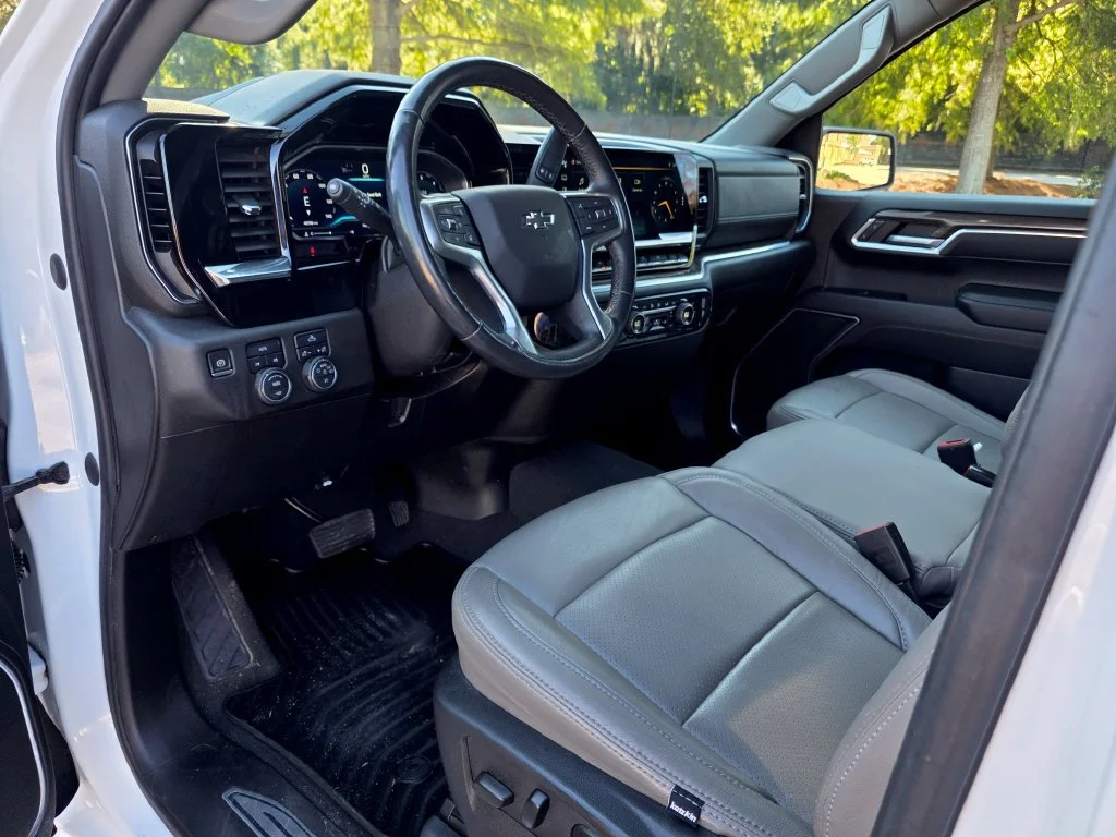 Used 2023 SUMMIT WHITE Chevrolet RST image 11