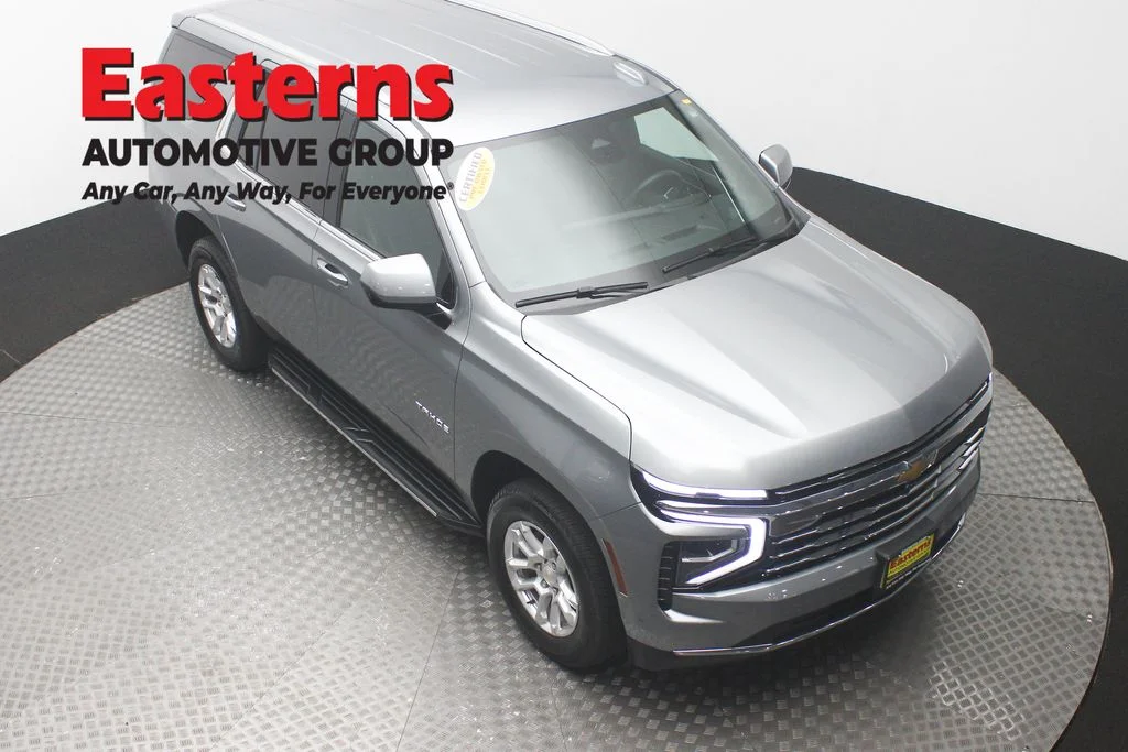 Used 2025 Gray Chevrolet LT image 3
