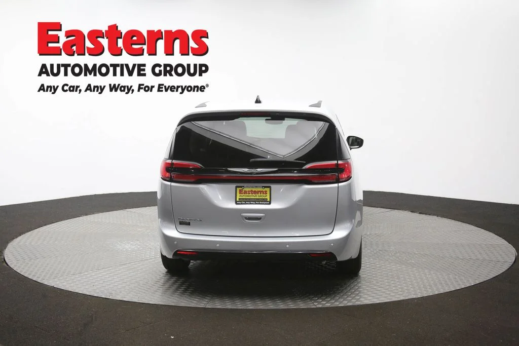 Used 2023 Silver Chrysler Touring L image 39