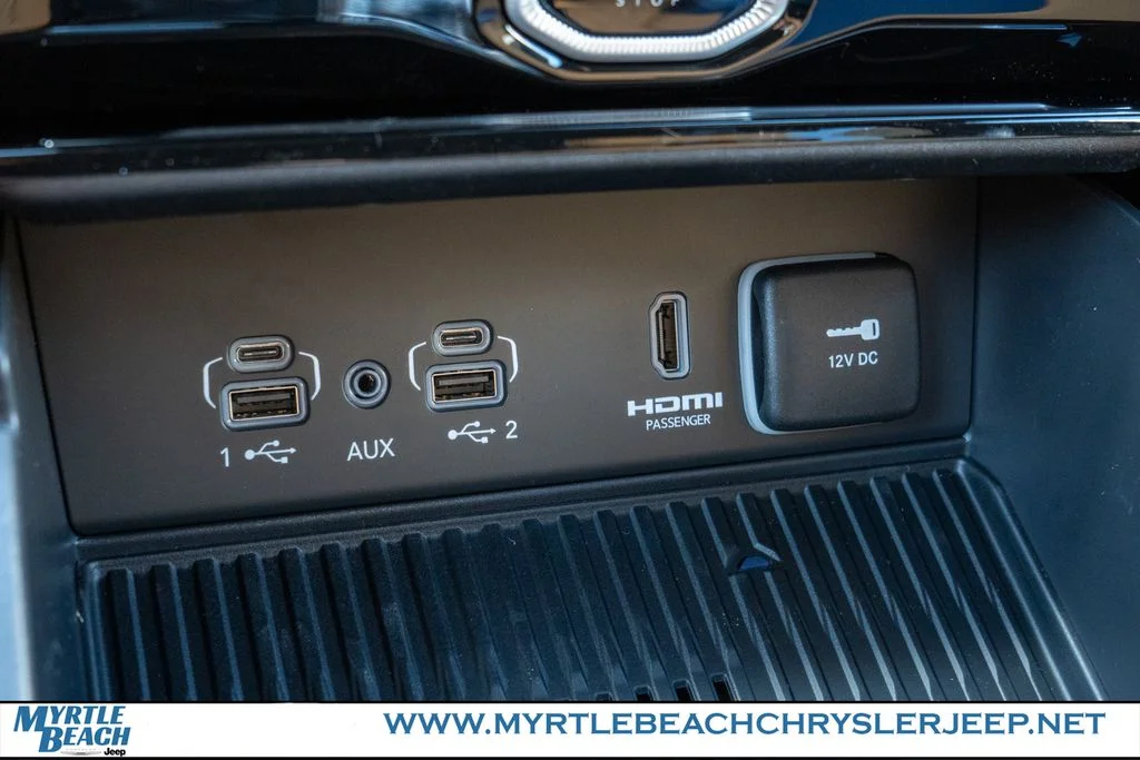 New 2026 Baltic Gray Metallic Clear-Coat Exterior Paint Jeep Summit image 27