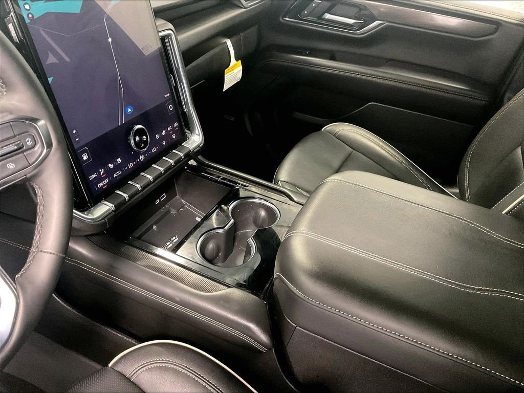 Used 2025 White GMC Elevation image 21