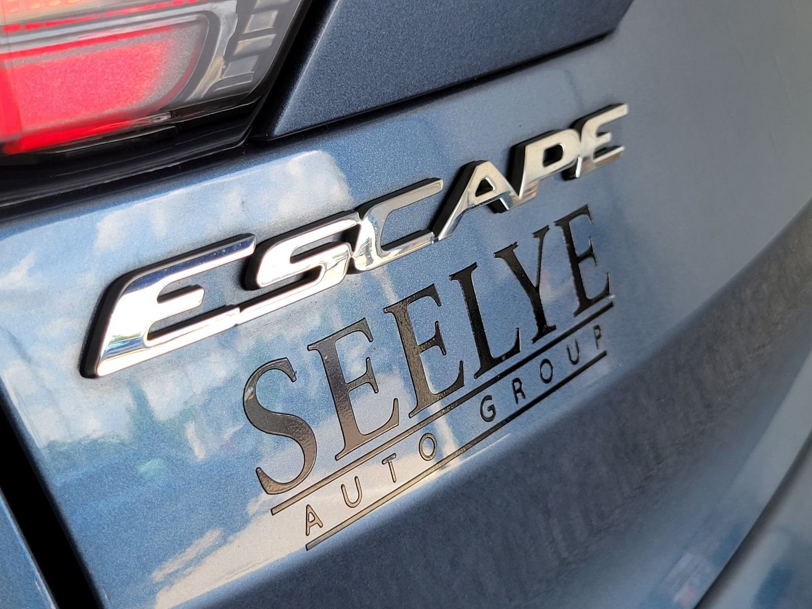 Used 2018 Blue Ford SE image 34