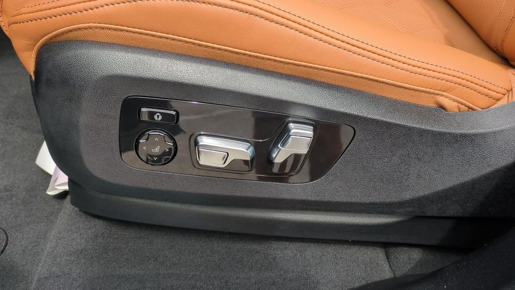 New 2026 Dravit Grey Metallic BMW xDrive40i image 19