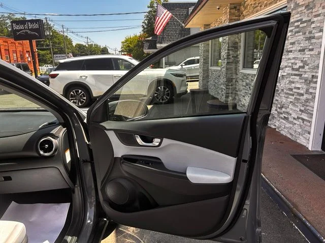 Used 2023 Gray Hyundai SE image 13