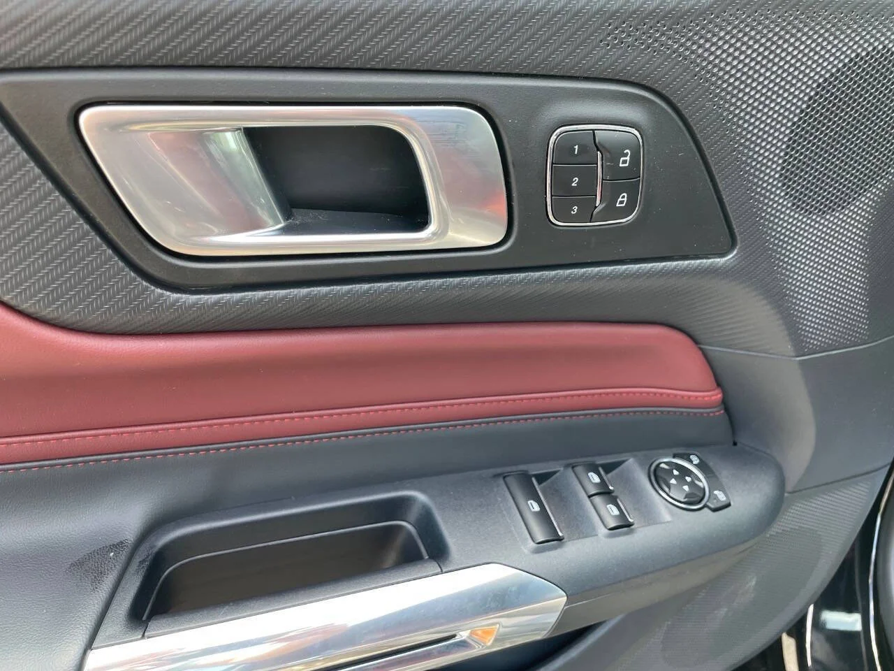 2025 Ford Mustang EcoBoost Premium - Photo 10