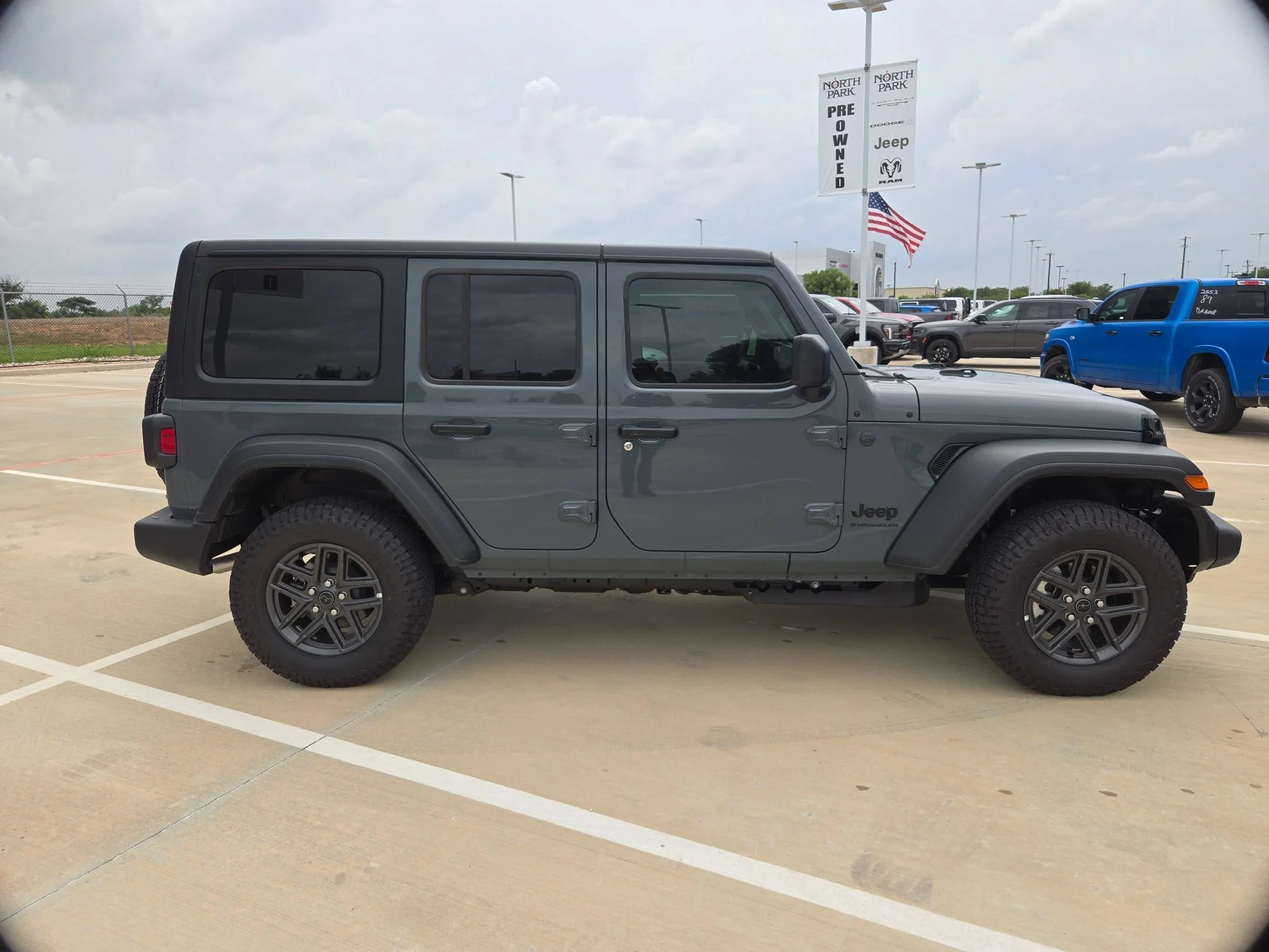 New 2026 Anvil Clear-Coat Exterior Paint Jeep Sport S image 2