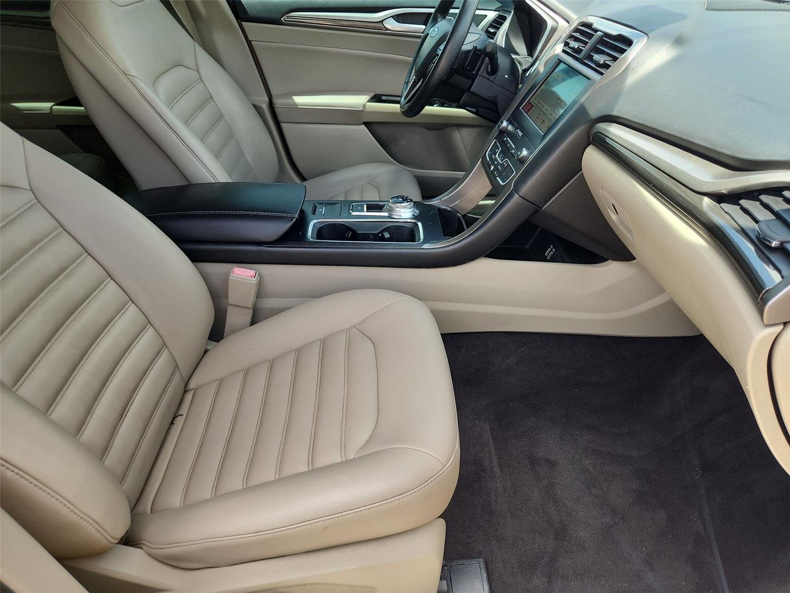Used 2019 Black Ford SEL image 26