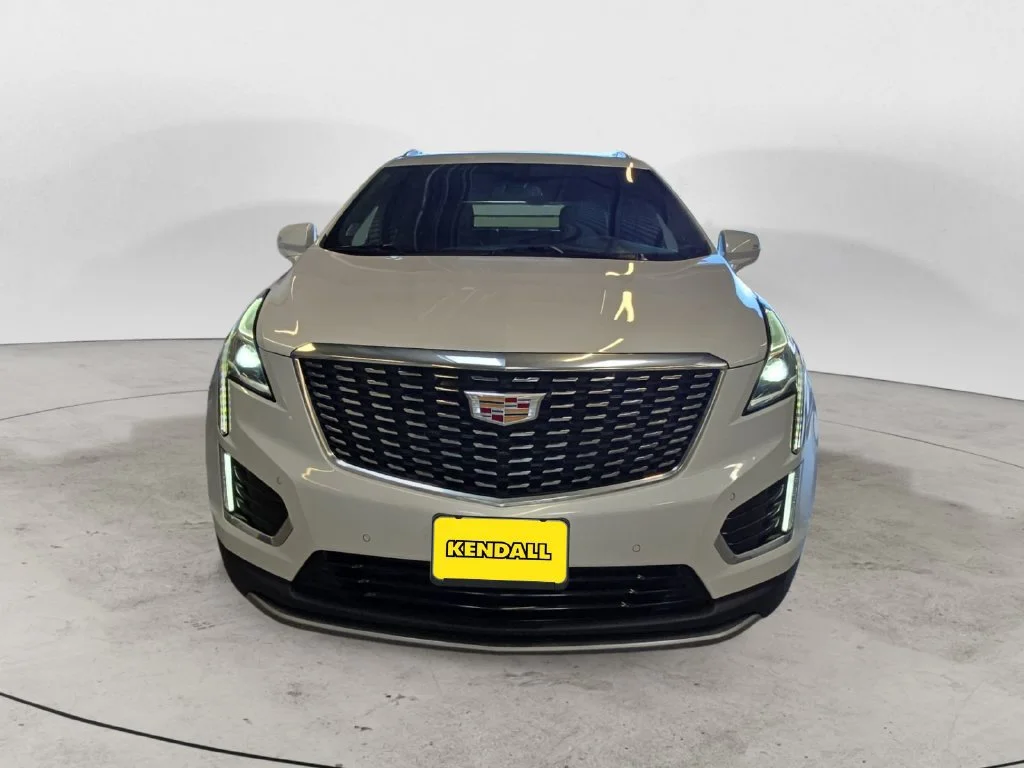 Used 2025 Crystal White Tricoat Cadillac Premium Luxury image 3