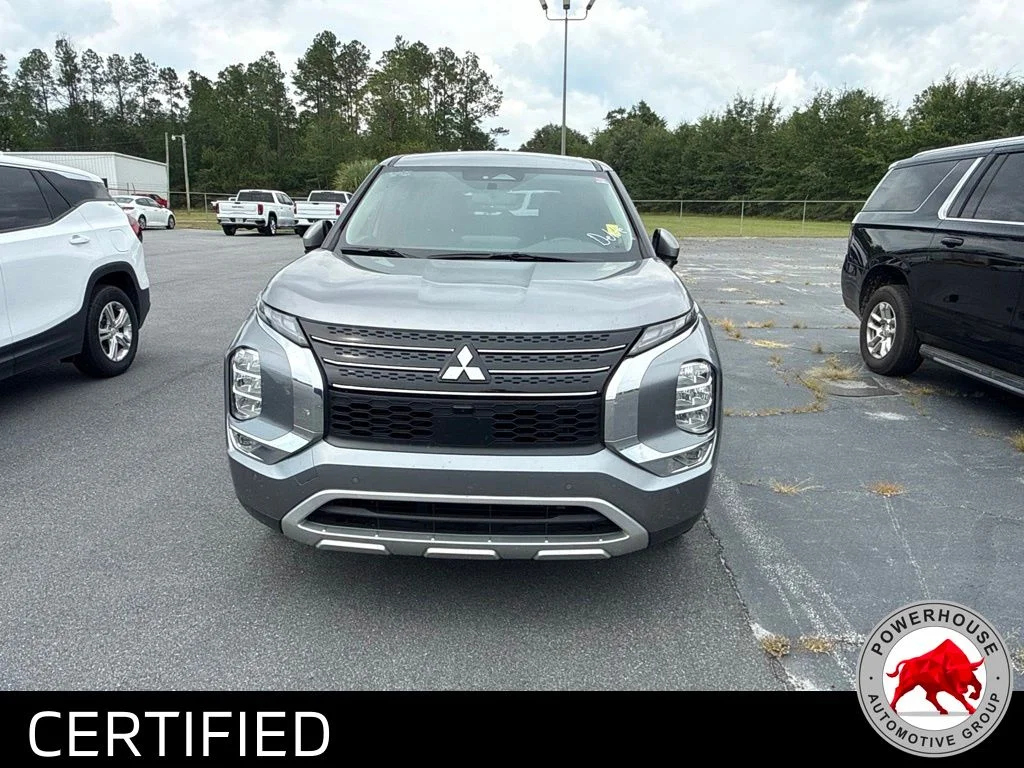 Used 2024  Mitsubishi  image 3