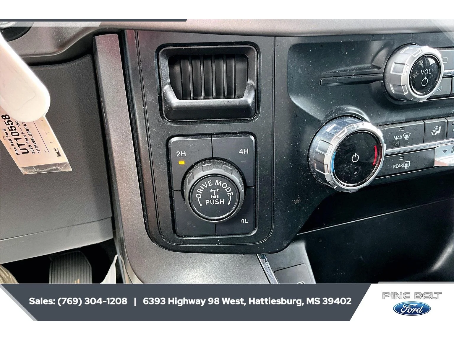 Used 2025 Rapid Red Metallic Tinted Clearcoat Ford XLT image 23