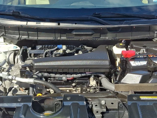 Used 2018 White Nissan SL image 29