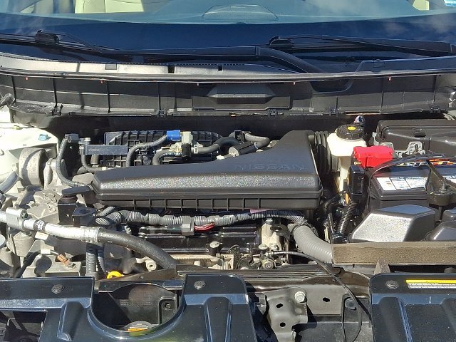 Used 2018 White Nissan SL image 29