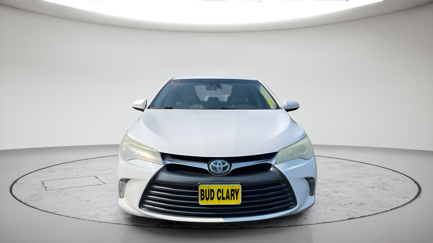 Used 2016 White Toyota XLE image 8