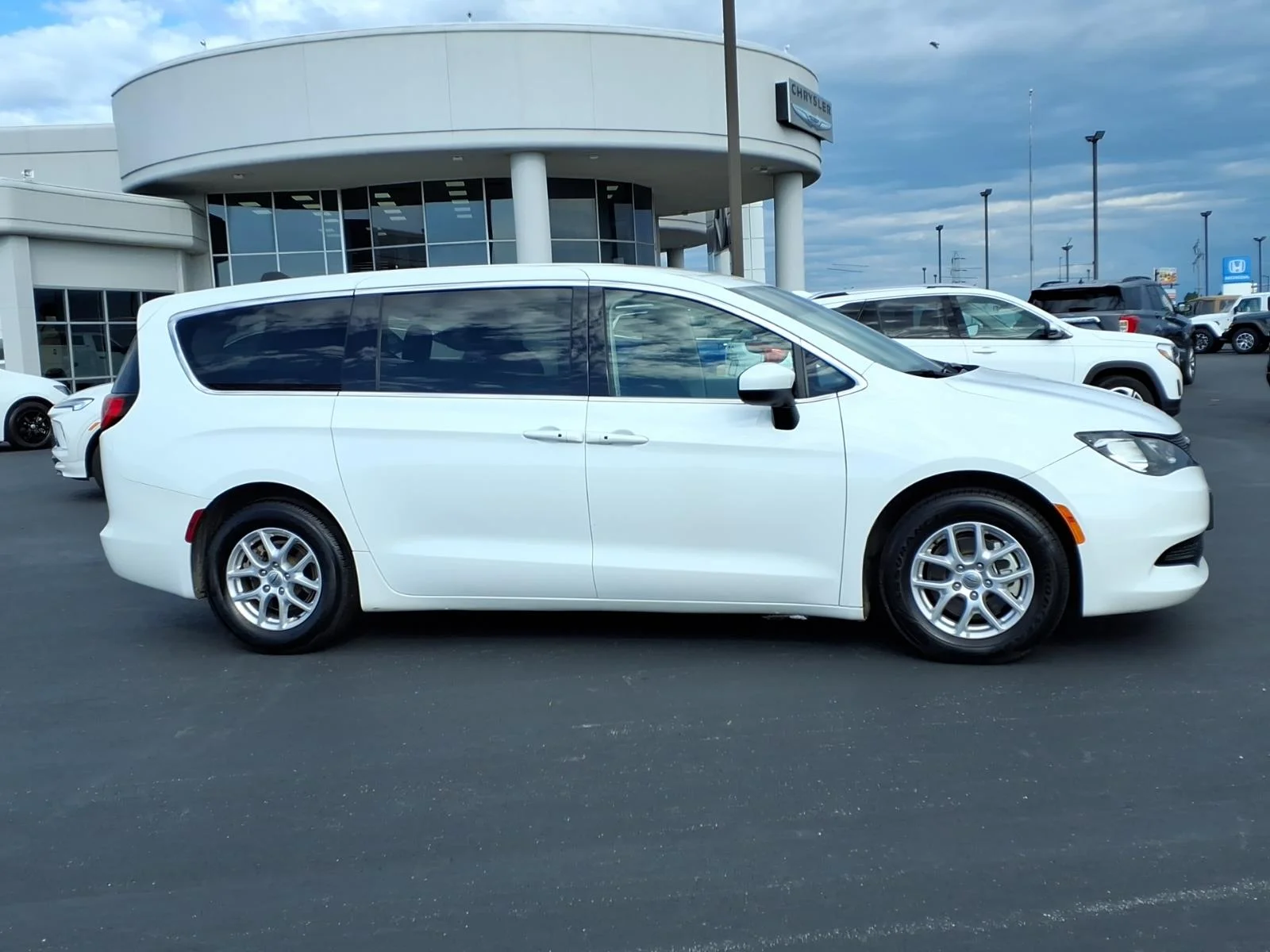 Used 2023 Bright White Clear Coat Chrysler LX image 2
