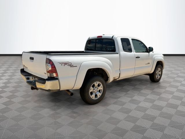 Used 2011 White Toyota Base image 7