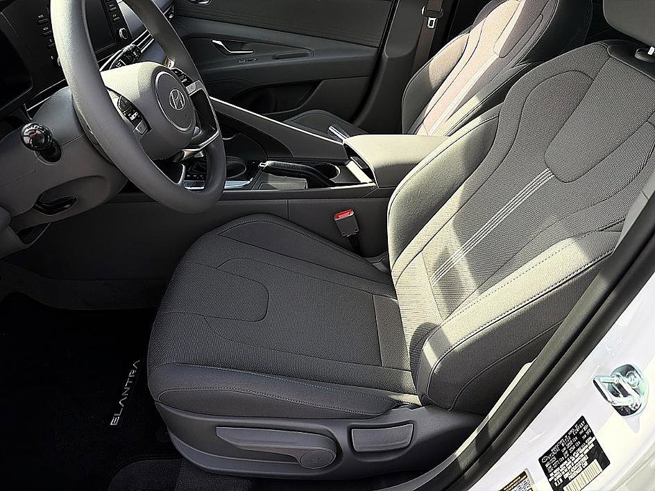 New 2026 Serenity White Hyundai SE image 8