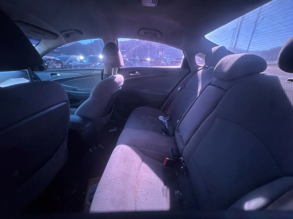 Used 2013 Black Hyundai GLS image 8