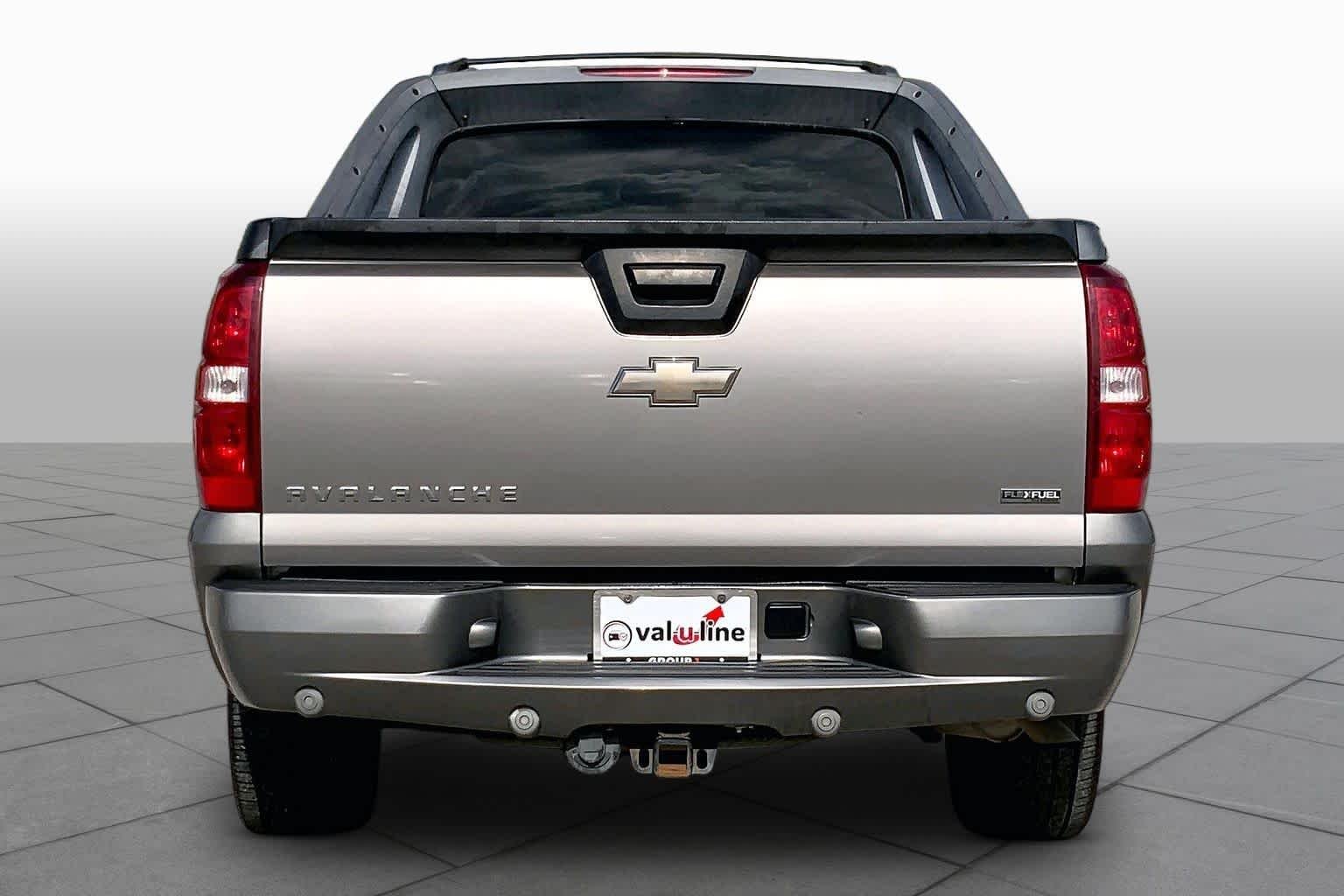 Used 2008 Graystone Metallic Chevrolet LT w/3LT image 4