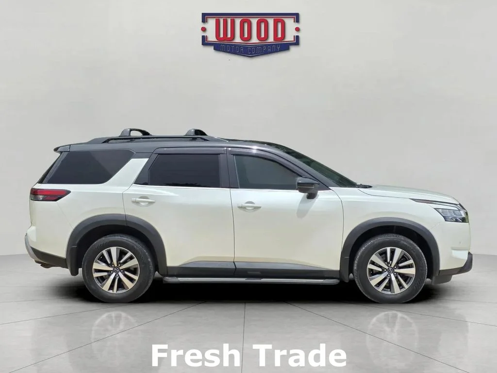 Used 2023 Pearl White Tricoat Super Black Nissan SL image 6