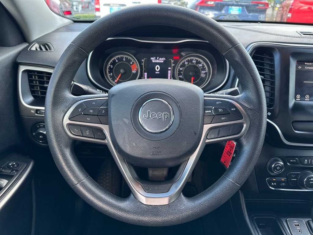 Used 2019 Silver Jeep Latitude image 21