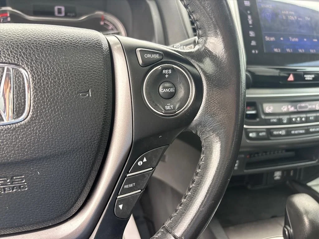 Used 2016  Honda EX-L image 30