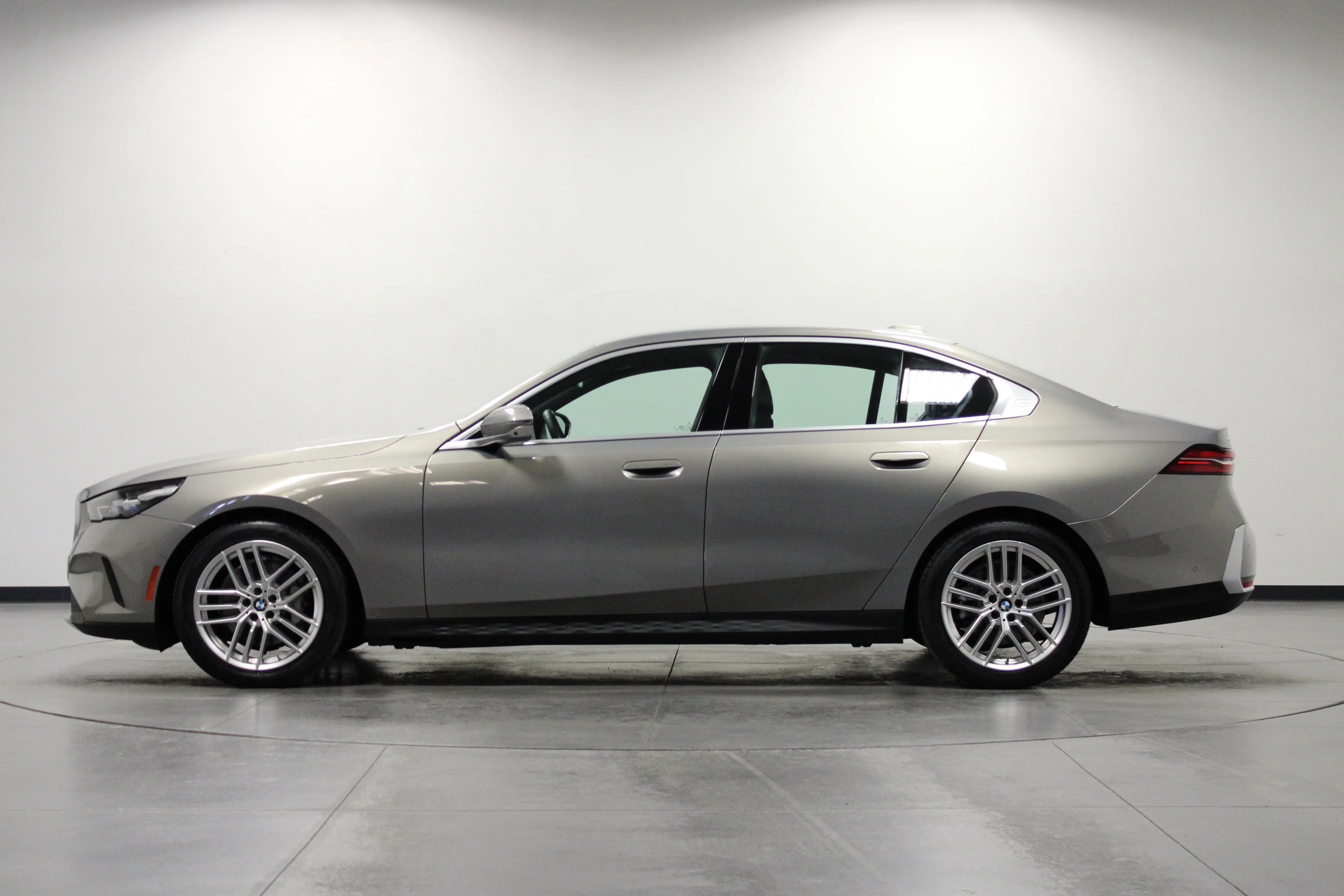 Used 2024 Oxide Grey Metallic BMW 530i xDrive image 7