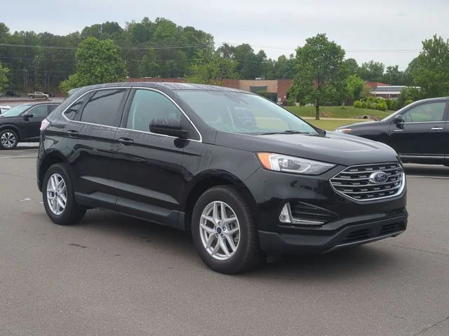 Used 2022 Black Ford SEL image 15