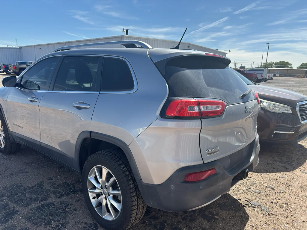 Used 2014 Billet Silver Metallic Clearcoat Jeep Limited image 4