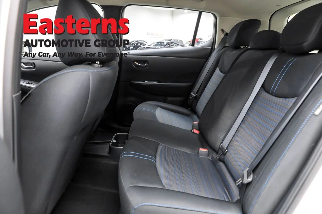Used 2023 Silver Nissan S image 21