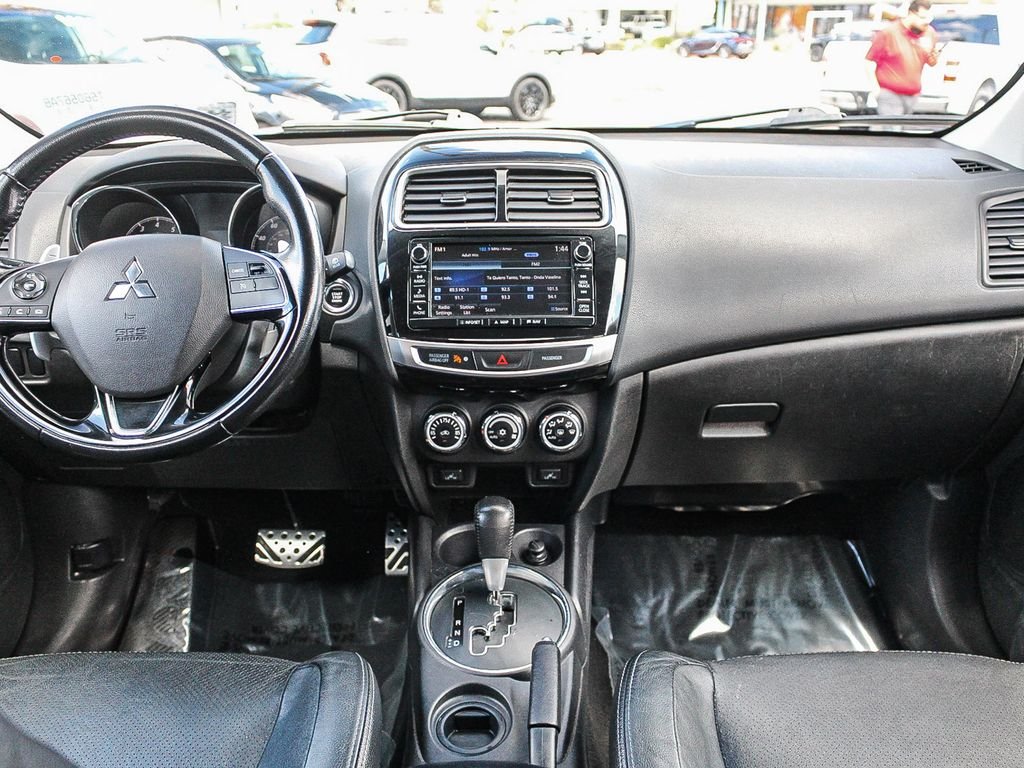 Used 2017  Mitsubishi SEL image 14