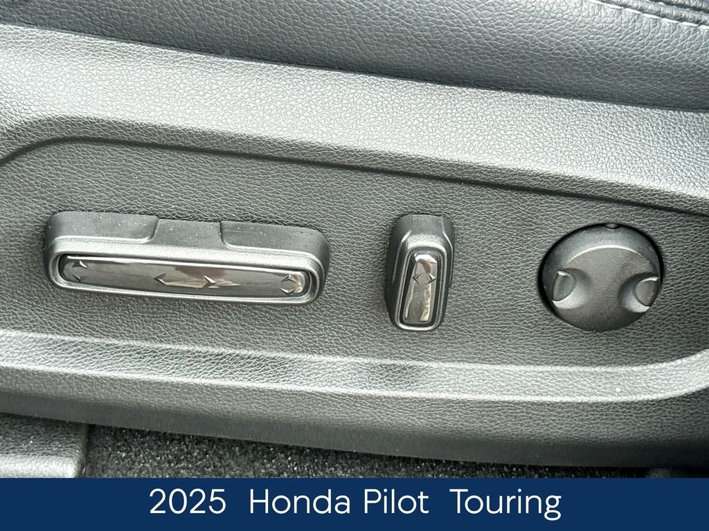 Used 2025  Honda Touring image 19