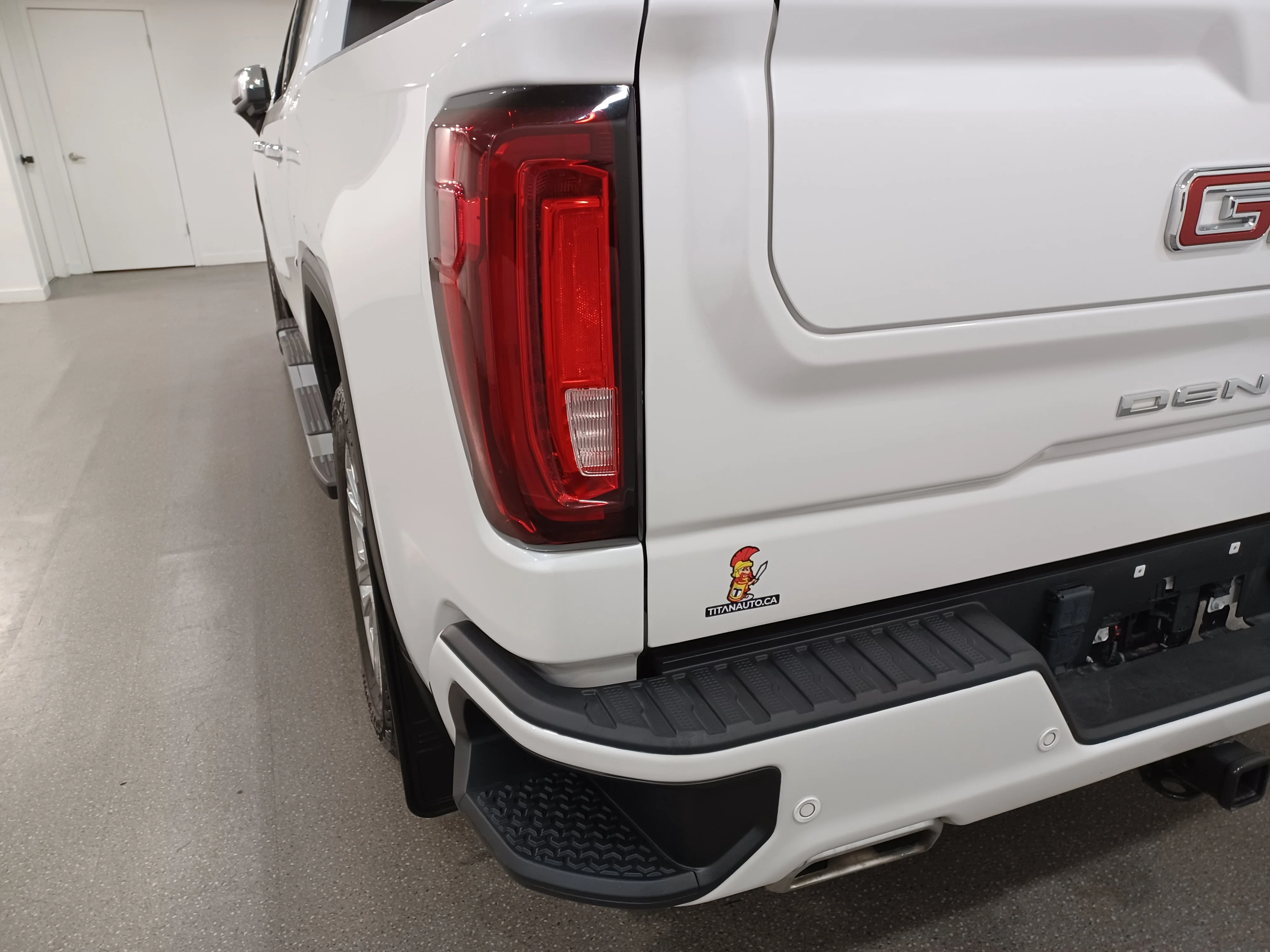 Used 2025 White Frost Tricoat GMC Denali 4WD*6.2L V8 | Adaptive Cruise | Remote Start | Nav | 360 Cam | Cooled Leather | Sunroof image 22