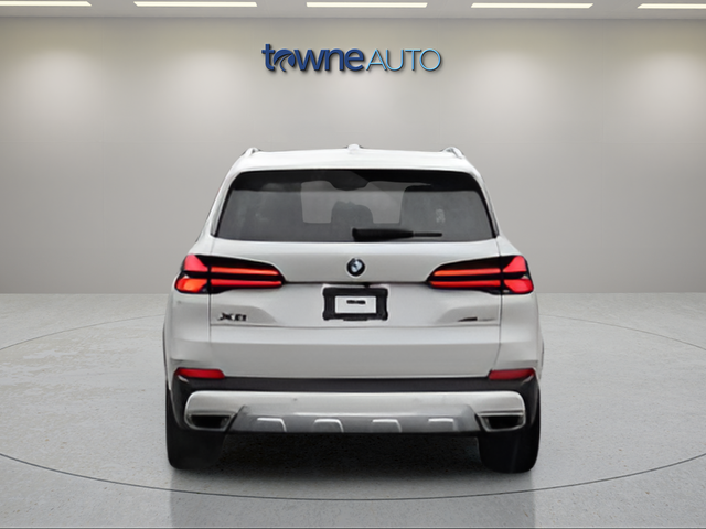 Used 2024 White BMW xDrive40i image 5