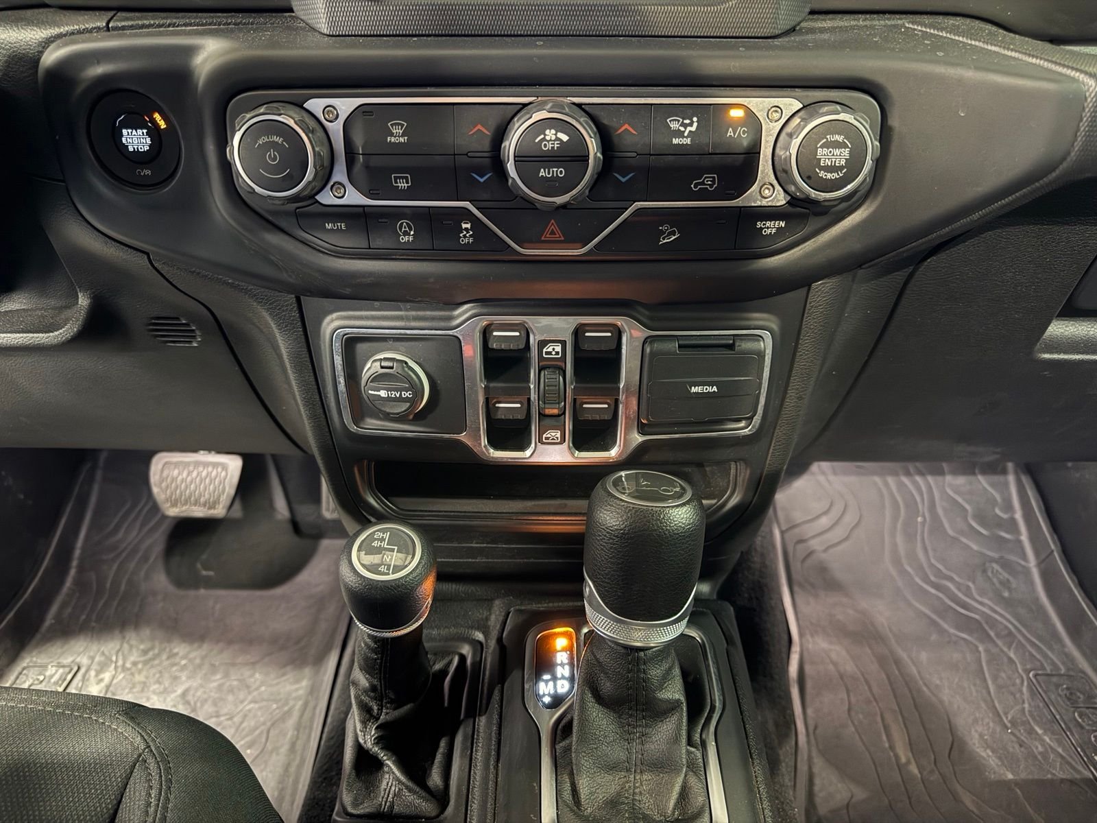 Used 2020 White Jeep Unlimited Willys image 15