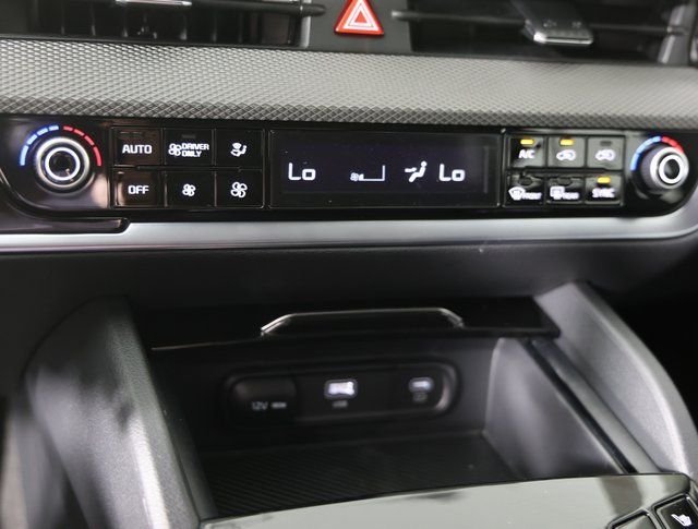 2025 Kia Sportage LX Hybrid - Photo 16