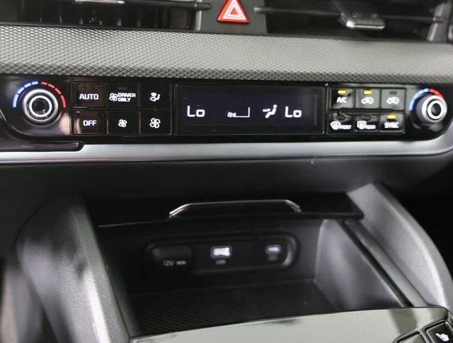 2025 Kia Sportage LX Hybrid - Photo 16