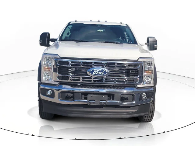 New 2027 Oxford White Ford XL 4WD CREW CAB image 2
