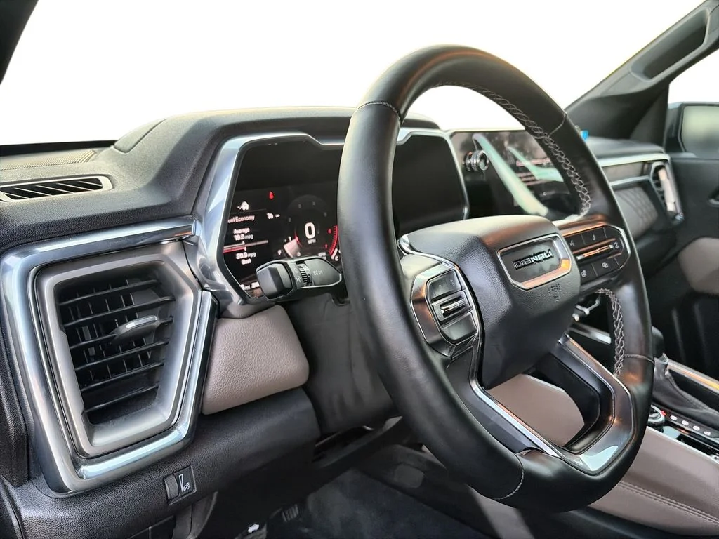 Used 2025 Silver GMC Denali image 10