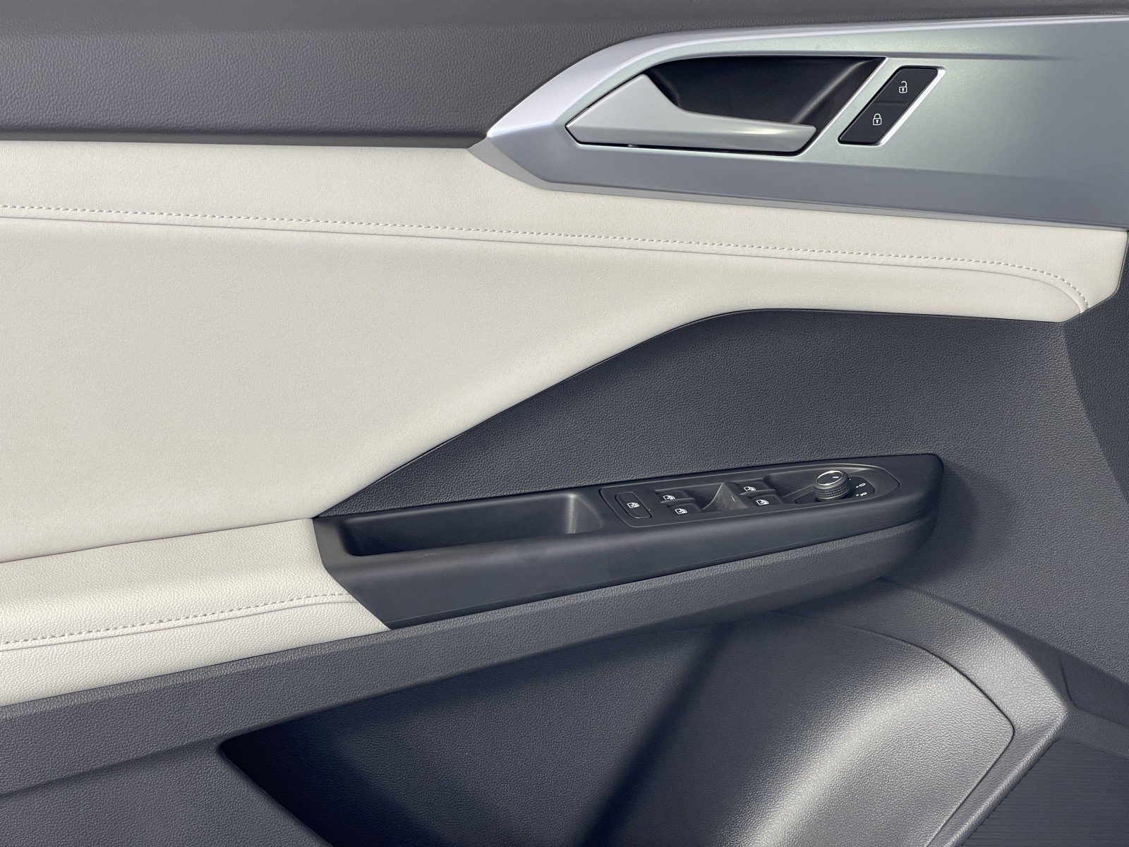 2025 Volkswagen Taos SE - Photo 21