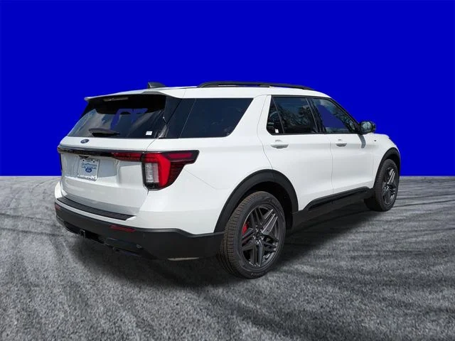 New 2026 Star White Metallic Tri-Coat Ford ST-Line image 4