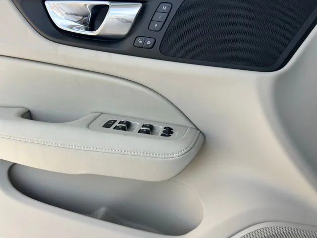 2025 Volvo V60 Cross Country Plus - Photo 11