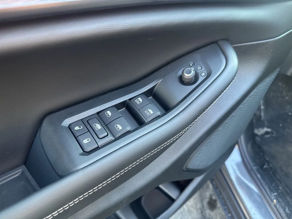 New 2026 Baltic Gray Metallic Clearcoat Jeep Laredo X image 16